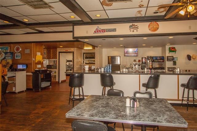 1905 S Sheridan Rd, Tulsa, OK 74112